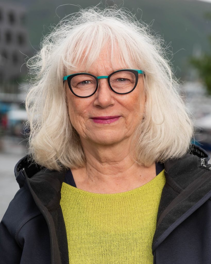 Portrettbilde av Gunhild Johansen. Mørk jakke grønn genser. I Tromsø